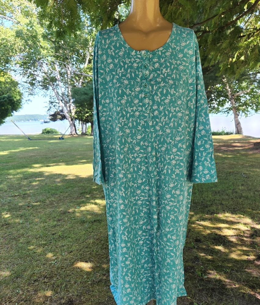 Light weight nightgown